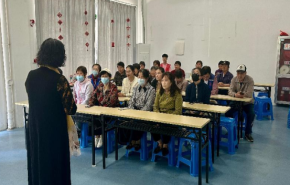 
							向上社區(qū)開(kāi)展反詐宣傳教育活動(dòng)