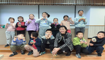 江東司法所關(guān)工站開(kāi)展青少年石頭畫(huà)主題活動(dòng)