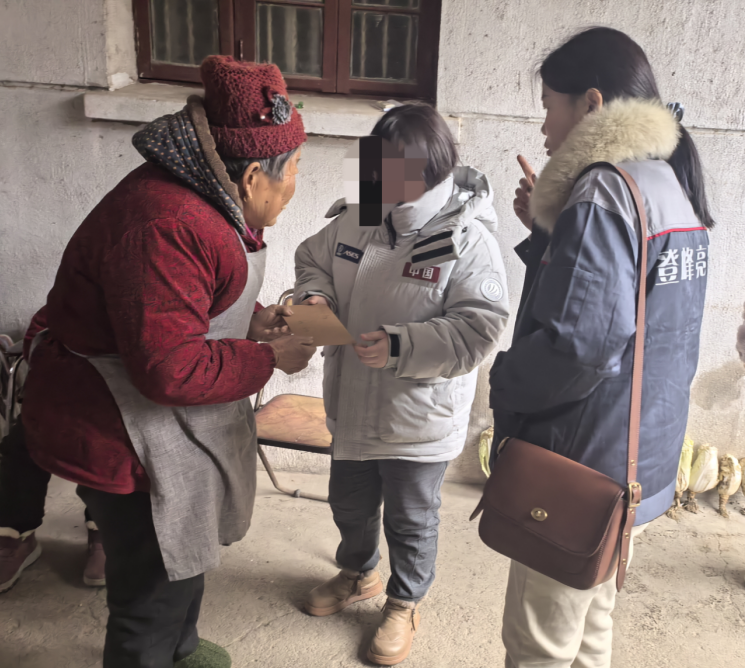 情系桑梓獻(xiàn)愛(ài)心 回饋家鄉(xiāng)暖人心 江蘇登峰建設(shè)工程有限公司慰問(wèn)困難群眾